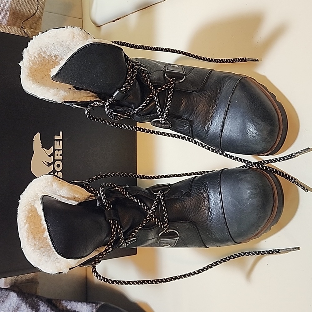 Sorel Joan of Arctic Wedge Mid Shearling Women's Size 8.5